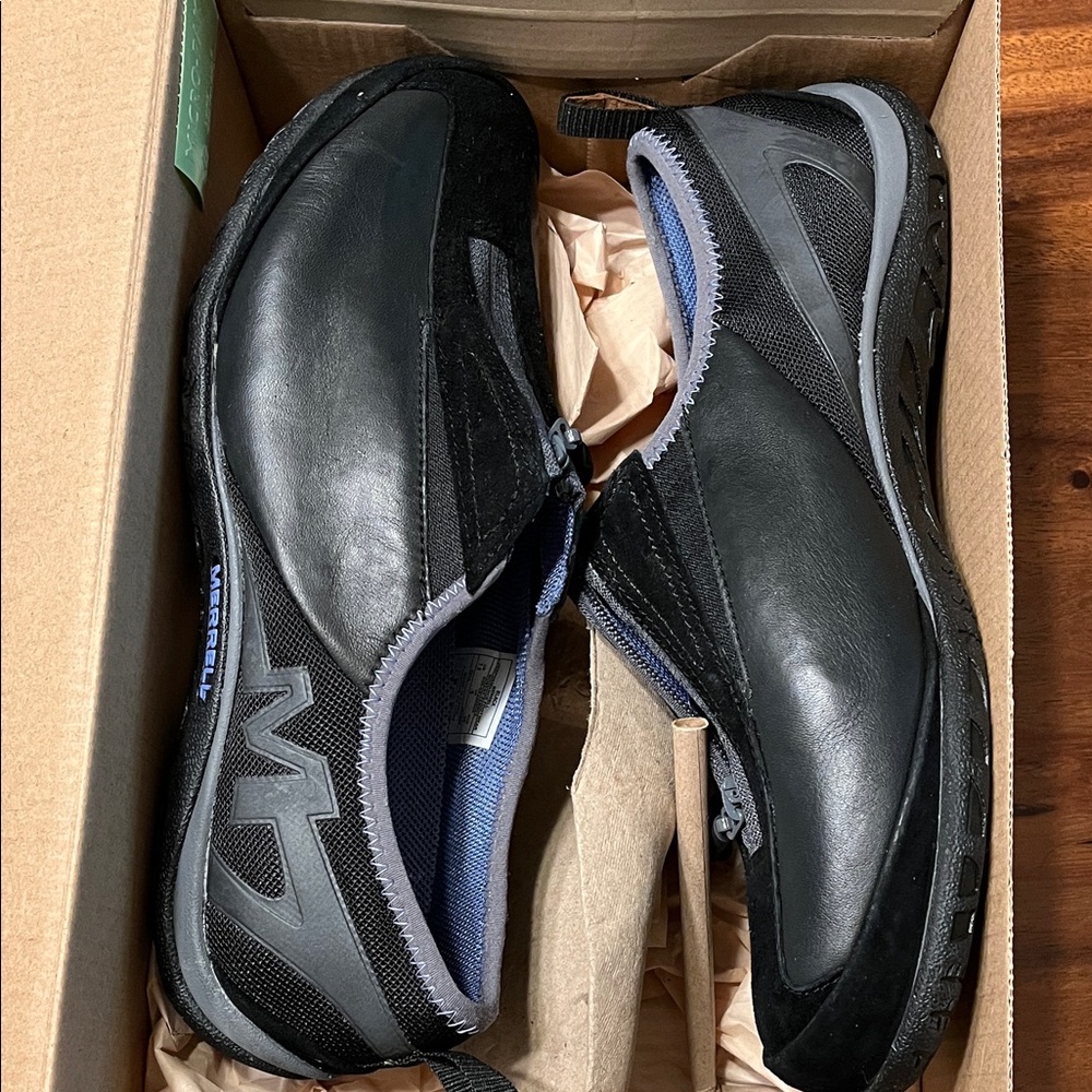 Women’s Merrell Black Slip-On Shoes- Size 7.5